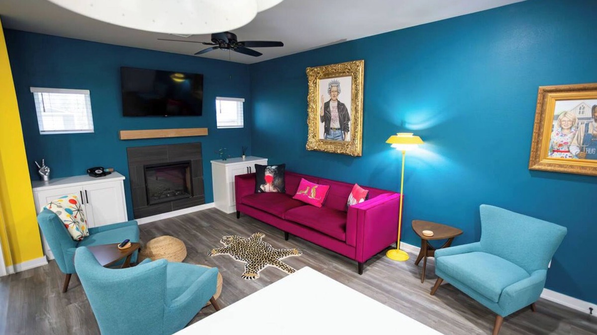 Broken Arrow House | Retro Rose Retreat - Walk to the Broken Arrow Rose District