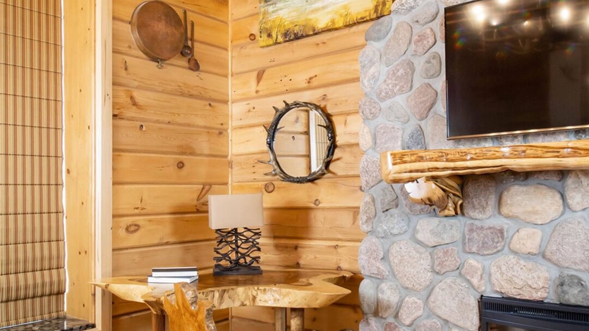 Chatham-Kent Hotel | Retro Suites Hotel