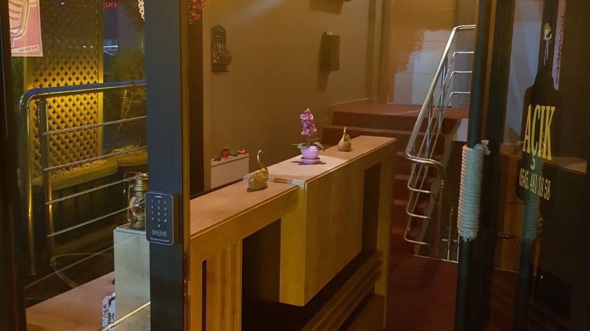 Pendik Cabin | Retro Suites