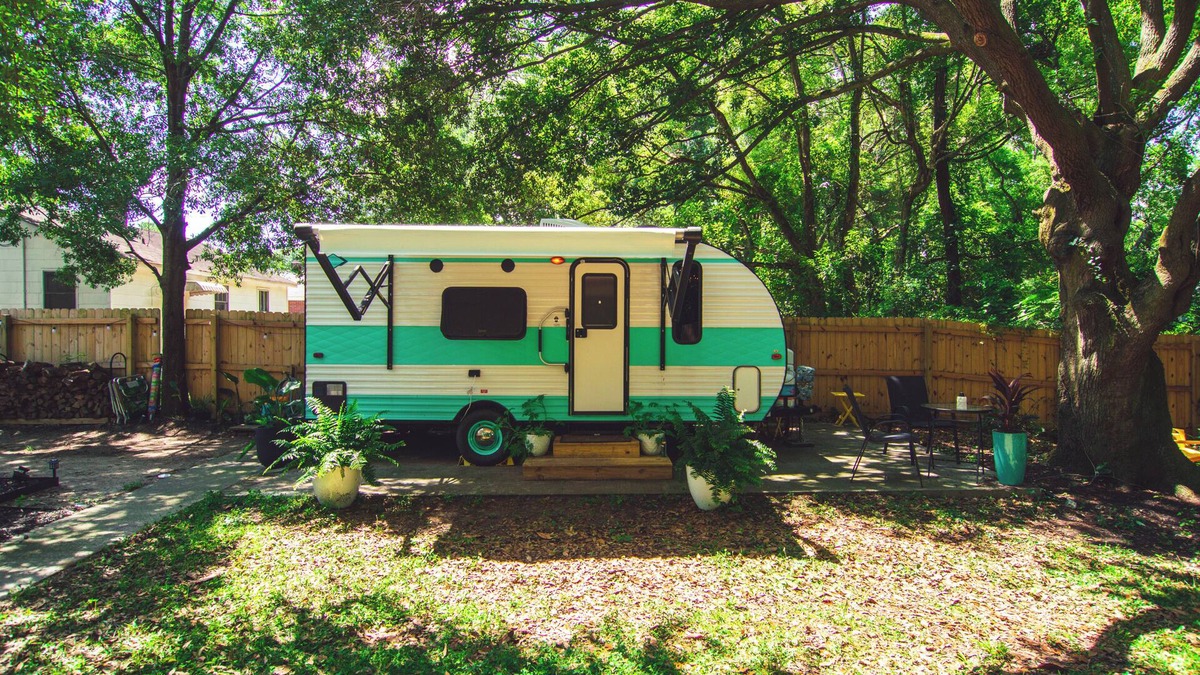 North Charleston House | Retro themed camper 15 minutes from downtown, 25 minutes from beaches.