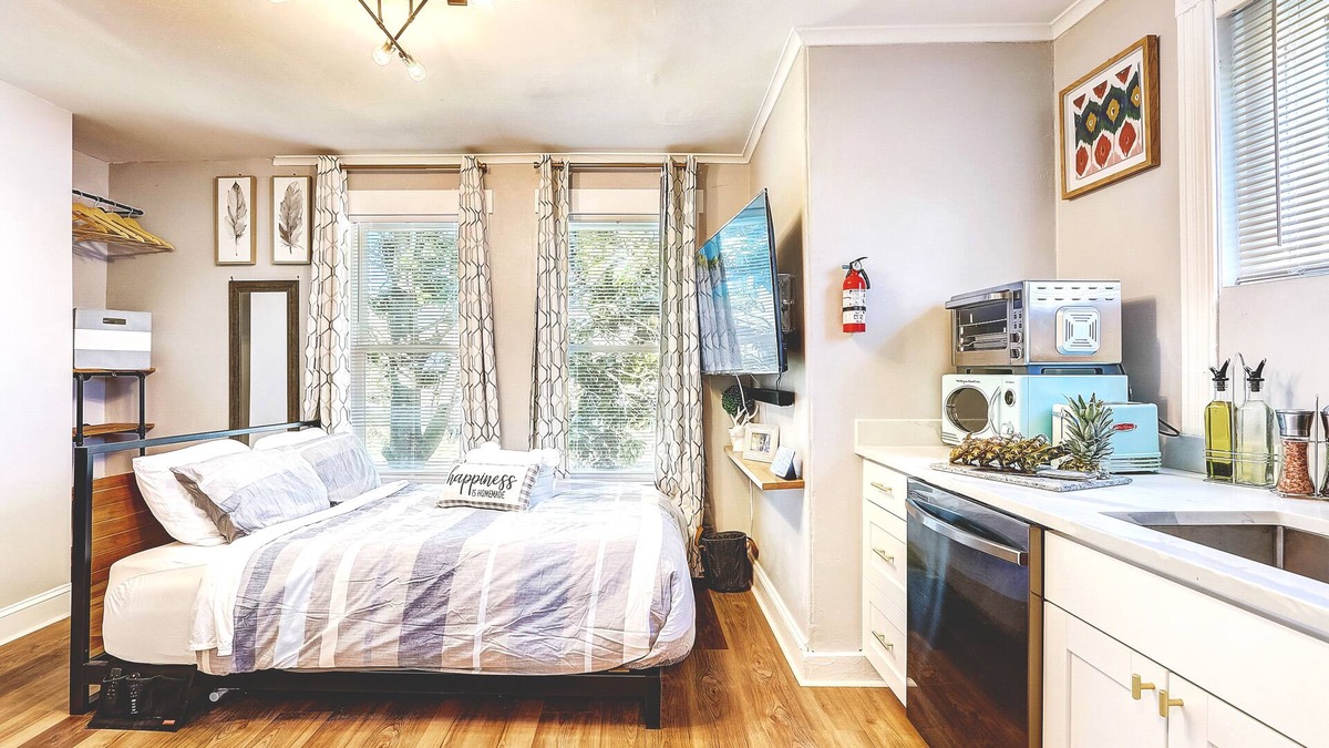 Woodbury Apartment | RetroChic★Parking★950Mb★20min->CenterCity&Airport3