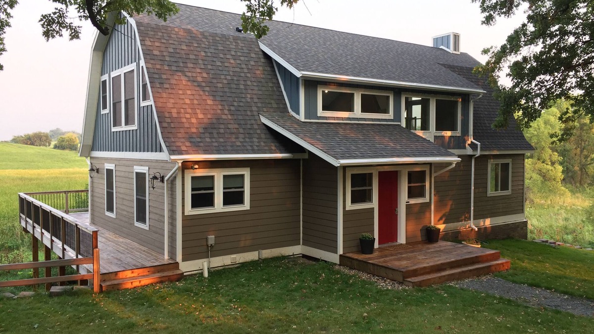 Dalton House | Reunions & Groups. Open space inside & out. Yoga loft. 45 acres. Scenic. Quiet.