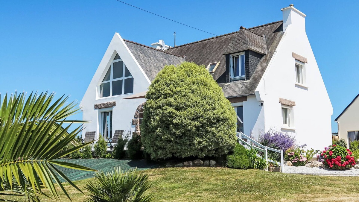 Locquirec House | Reve de Mer by Interhome