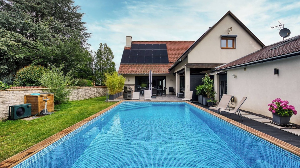 Furdenheim Villa | Rêve de vacances, 4 bedroom villa with pool and gym