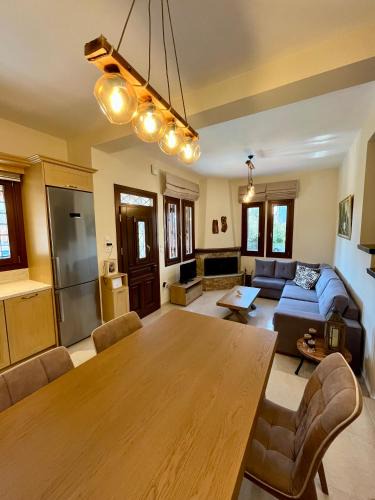 Kato Gatzea House | Reven Resort
