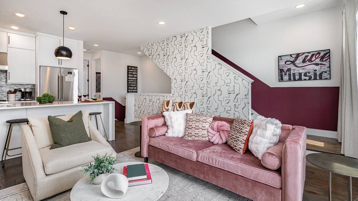 Katie Hill Neighborhood House | Revival-Rooftop Deck/Hot Tub- Mins to Broadway