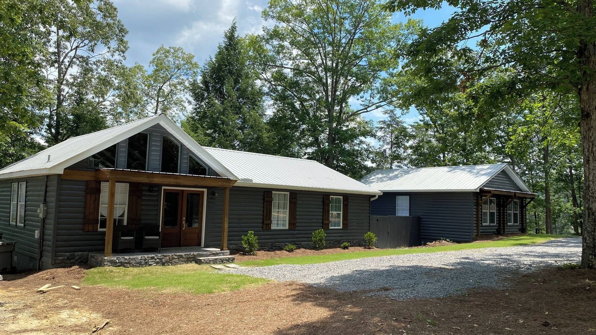 Jasper House | Revive at beautiful Smith Lake! This property offers something for everyone!