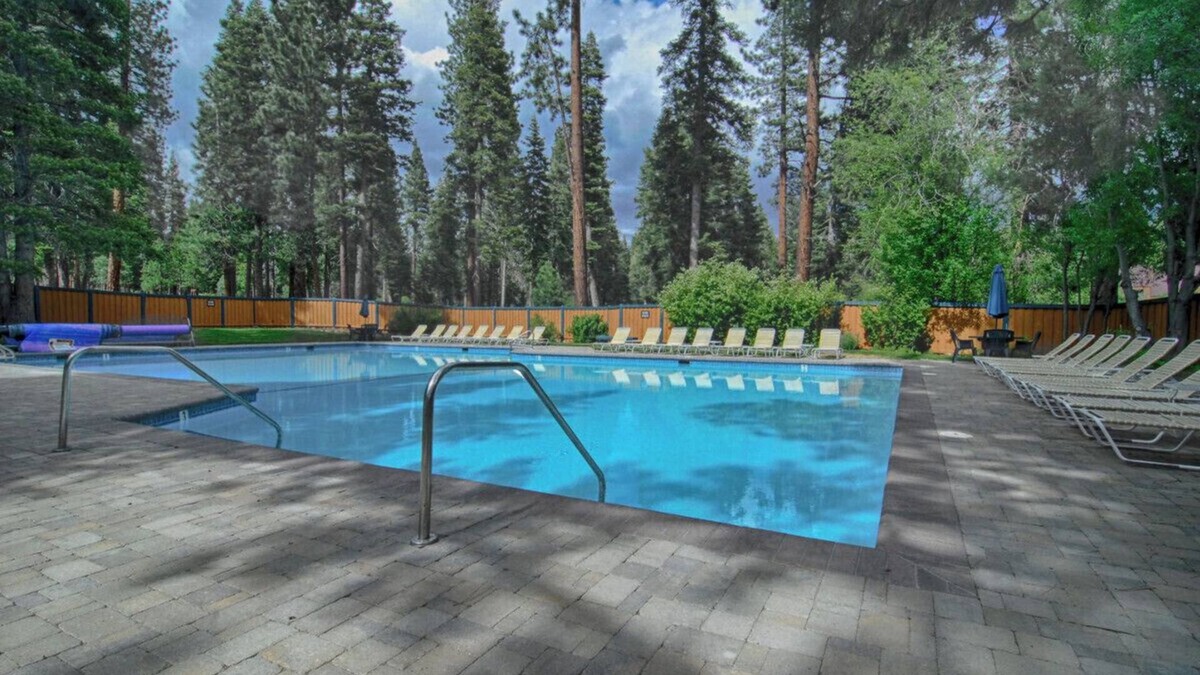 Carnelian Woods House | Revived Townhome, Pool, Kitchen, Walk to Lake!