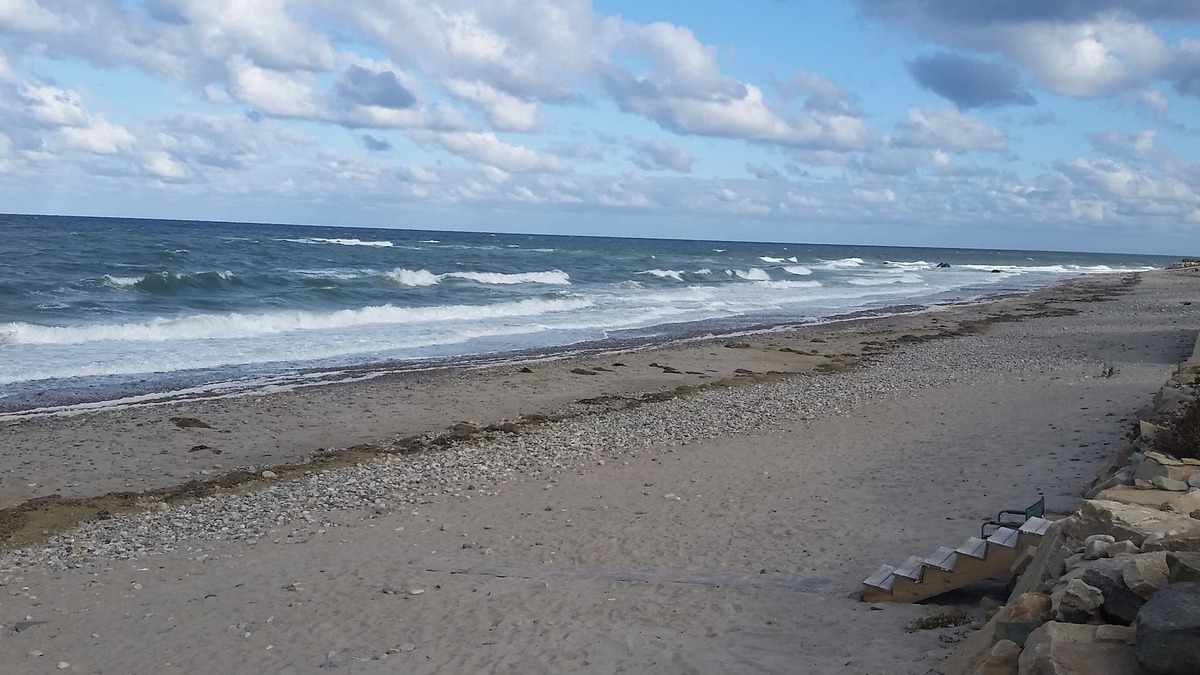 Marshfield House | REXHAME BEACH OCEAN FRONT BUNGALOW COTTAGE VACATION RENTAL