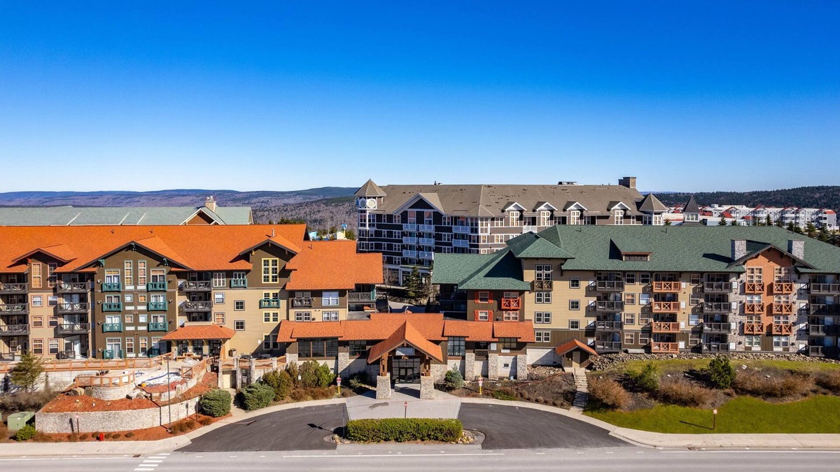 Snowshoe Condo | RF219| Hot tub,Heated garage Parking