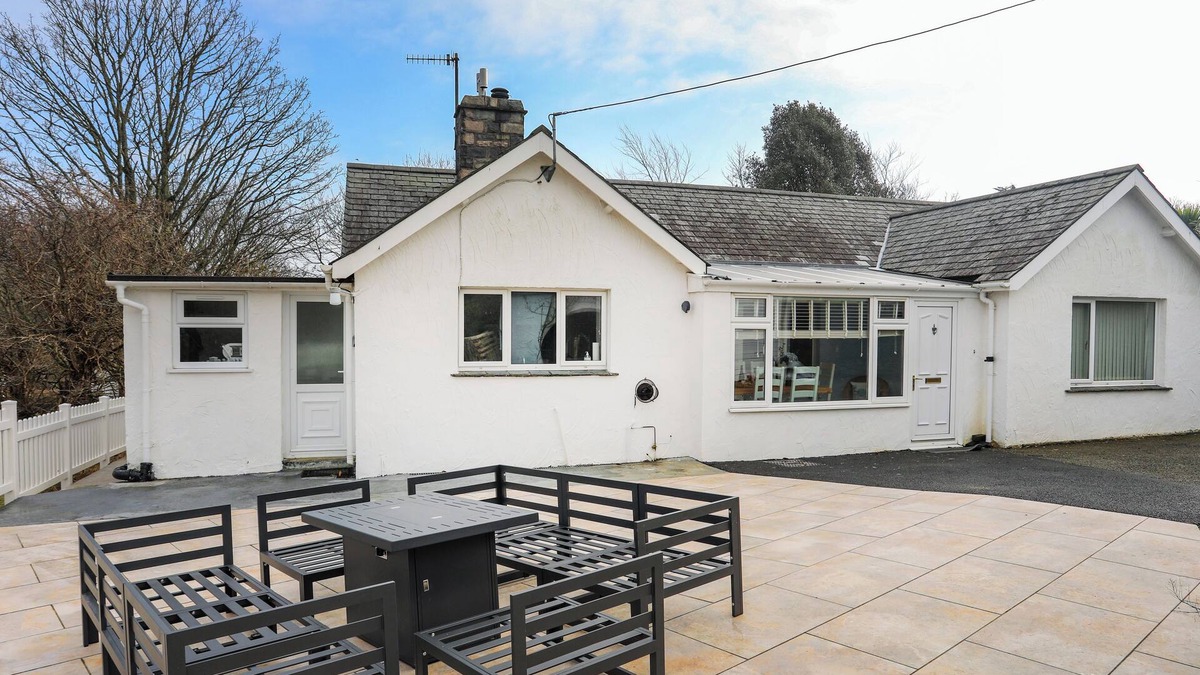 Llanbedrog Cottage | RHEDYN, pet friendly, country holiday cottage in Llanbedrog