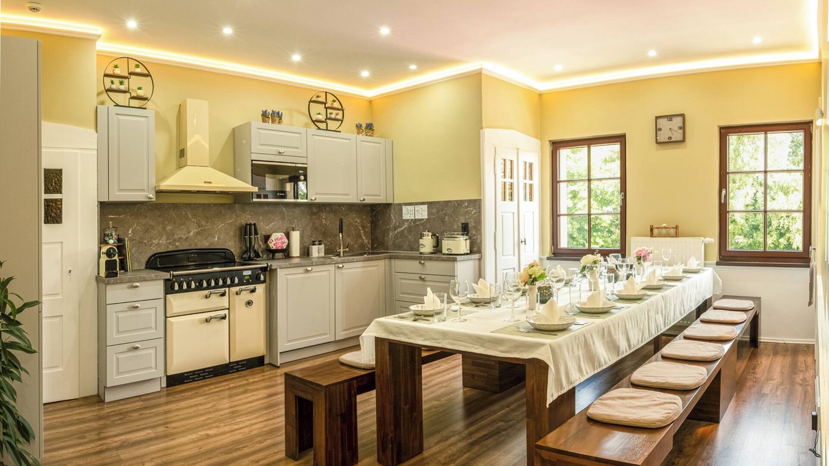 Rhein-Erft-Kreis District Apartment | Rhein Haven - 125m² feel-good apartment - ideal for families & teams