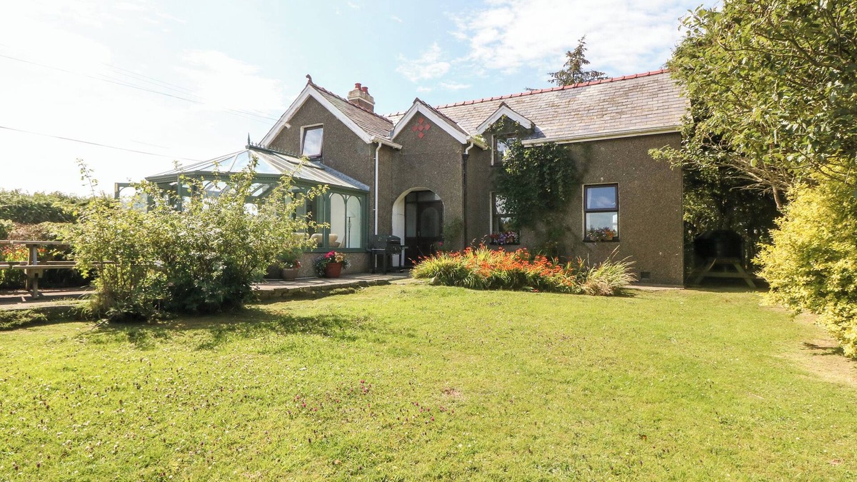 Aberdaron Cottage | RHIANFA, pet friendly, country holiday cottage in Aberdaron