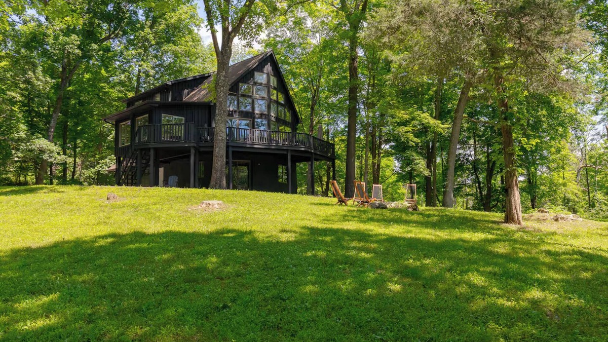 Rhinebeck House | Rhinebeck Chalet: Modern Stylish Retreat