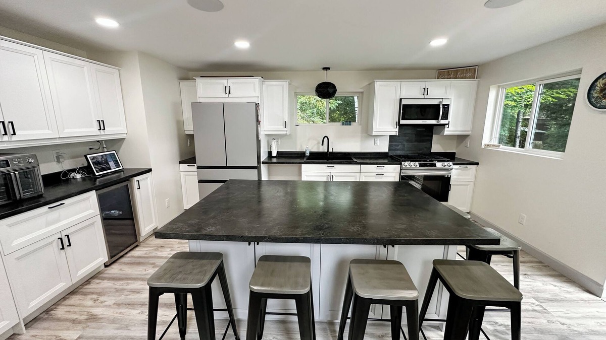 Rhinelander House | Rhinelander Chain-2 bedroom. New, Modern & on the Snowmobile Trail!