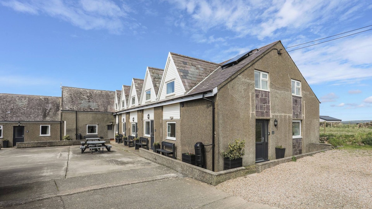 Llanengan Cottage | RHIW - 1 TY'N DON, pet friendly, with a garden in Abersoch