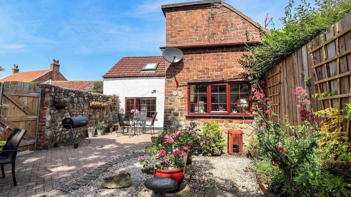 Skipsea Cottage | RHODALE COTTAGE, pet friendly, character holiday cottage in Skipsea