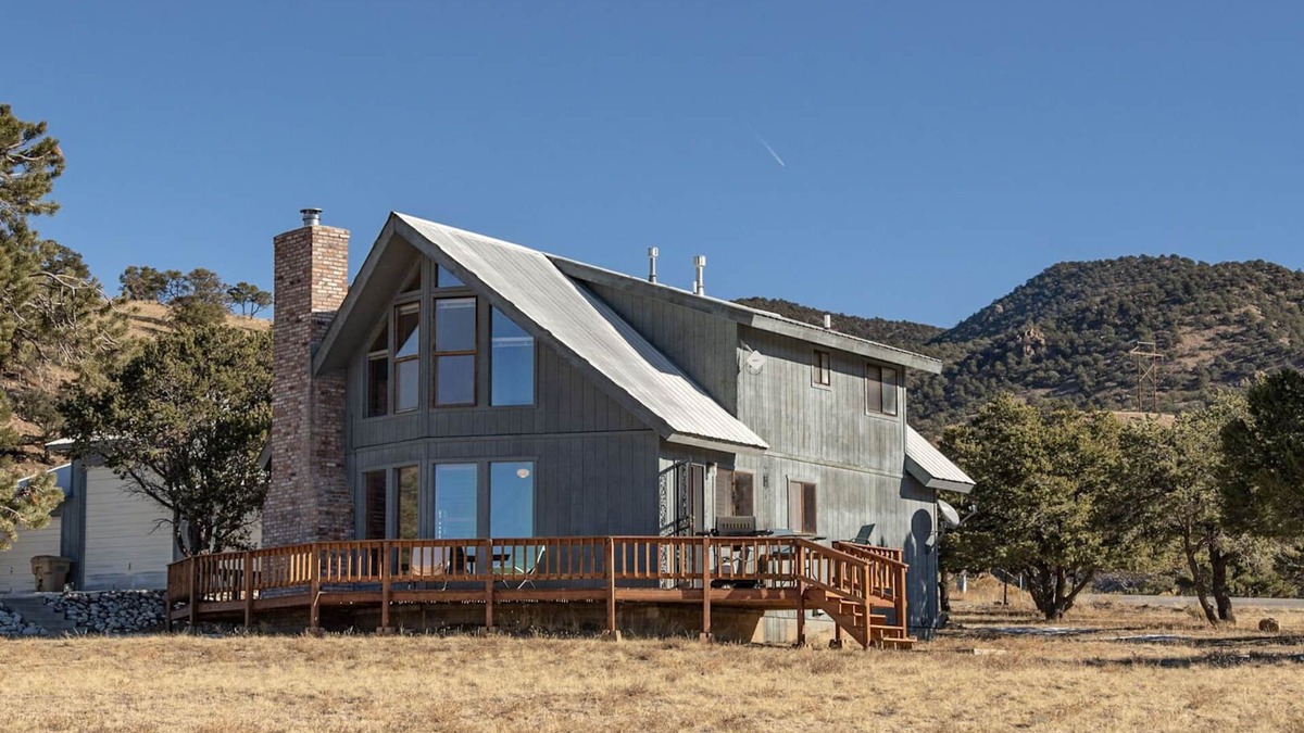 Salida Cabin | Rhode's Hideaway- Dog Friendly, Minutes to Salida, Close to Monarch
