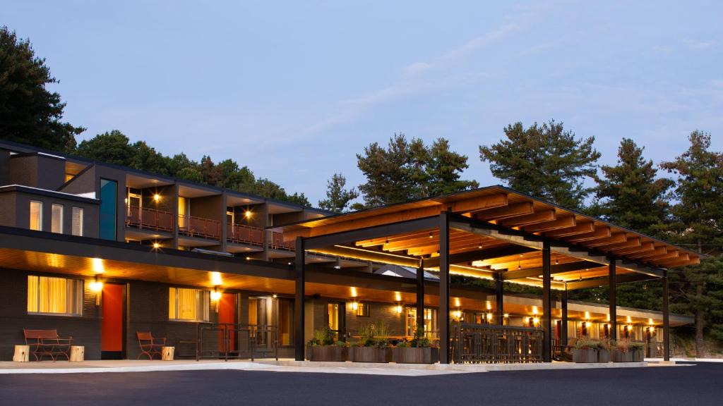 Boone Hotel | Rhode's Motor Lodge