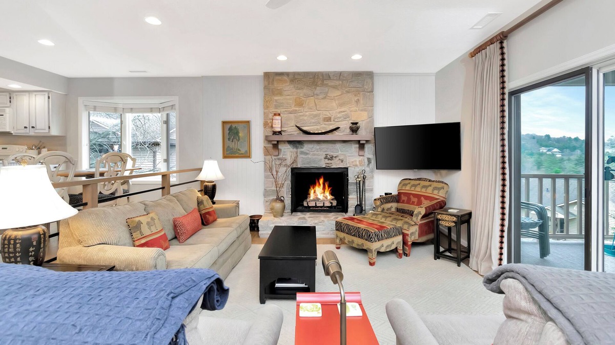 Blowing Rock Condo | Rhododendron 4 | Restaurant, Pool, Spa