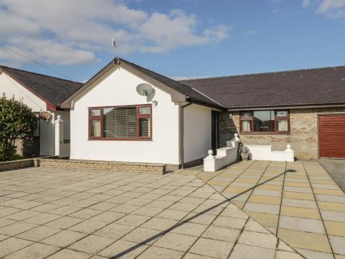 Morfa Bychan House | Rhos Deiniol