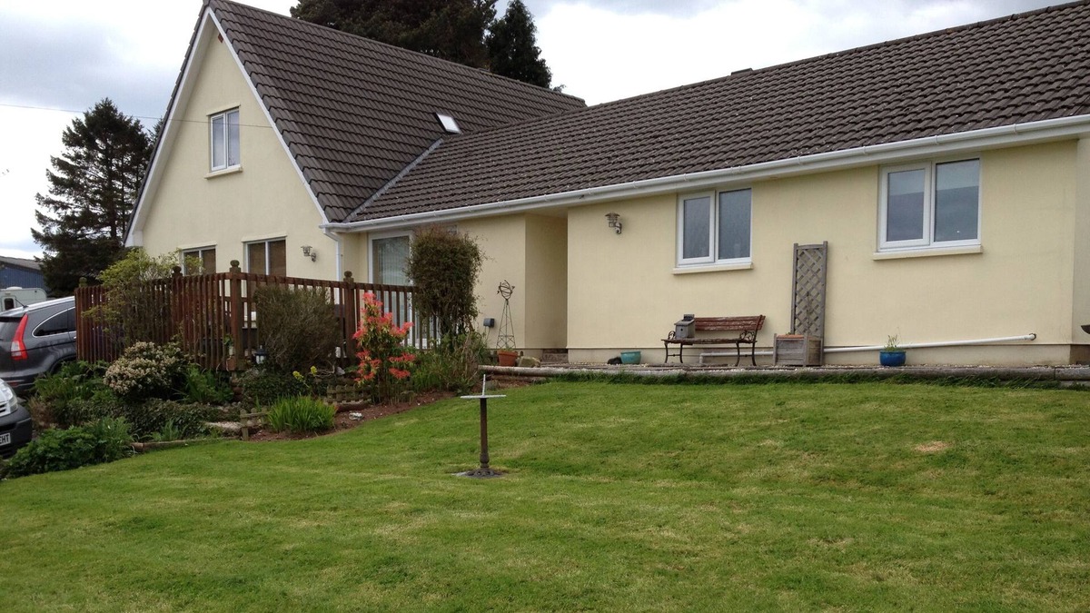 Westbrook Court House | Rhos-Mawr. 2 Bedroomed Bungalow with spectacular views near Hay on Wye