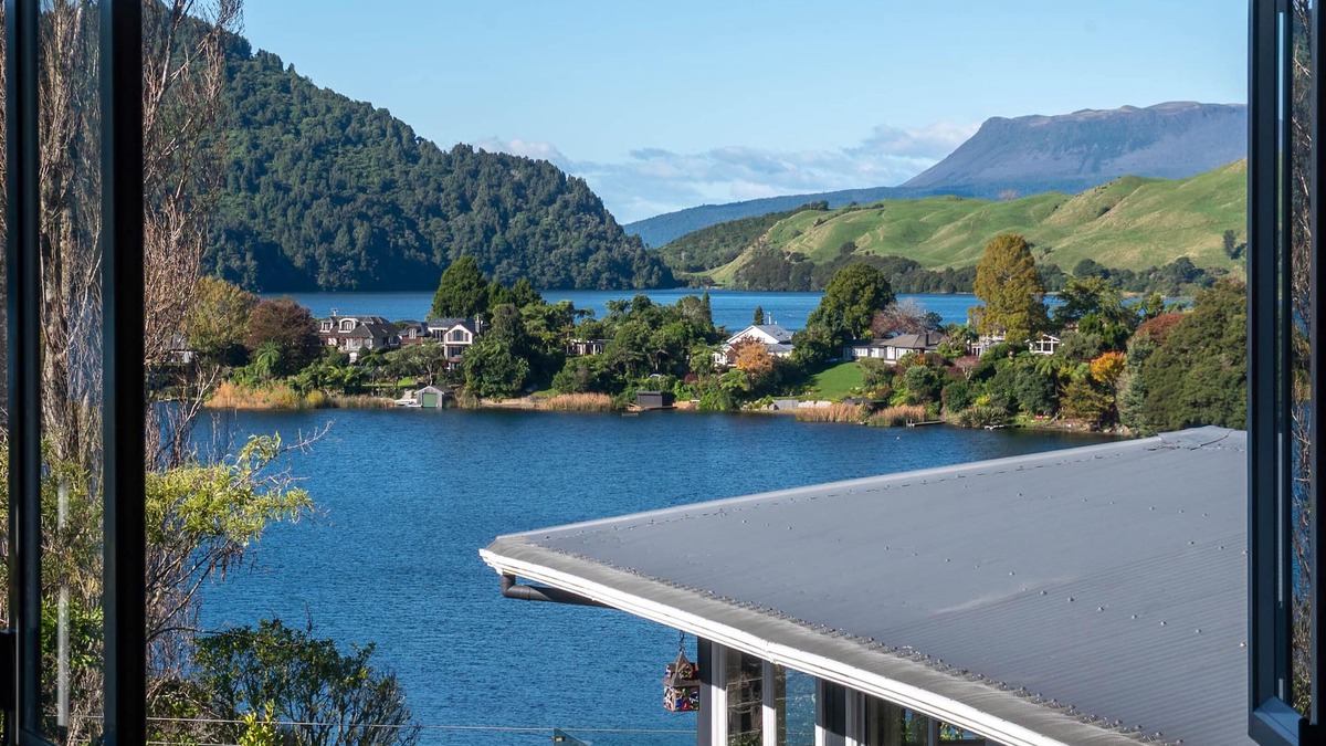 Lake Okareka House | RHUSLEY AT OKAREKA THE LEVEL OF COMFORT AND THE VIEWS FROM HERE ARE OUTSTANDING