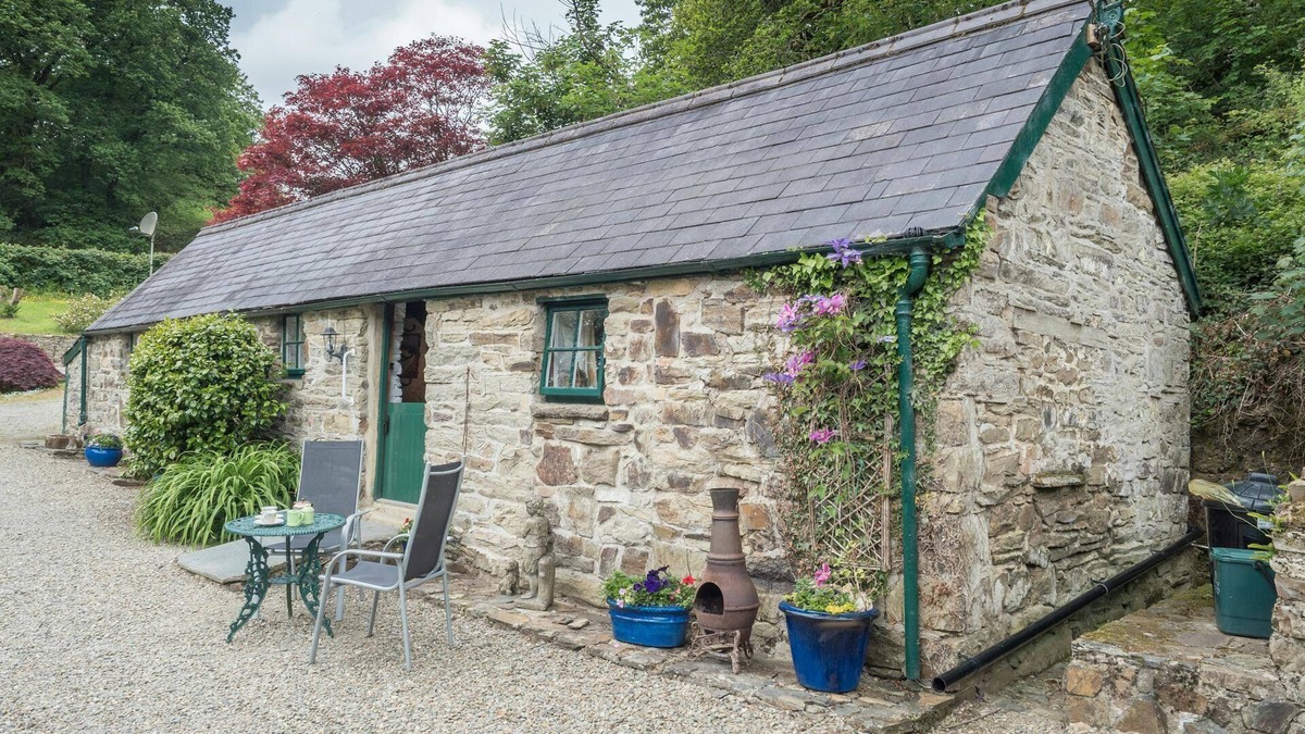 New Moat Cottage | Rhyd y Brown Cottage, Llys Y Fran