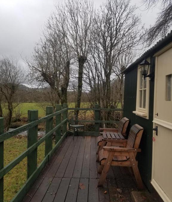 Frongoch Ski Chalet | Rhydydefaid Cwt Clyd - Cosy Hut