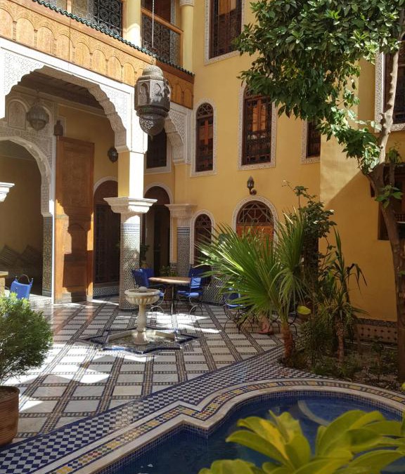 Ain Azlitan House | Riad Layalina Fes 7 Chambres & 18 Personnes Piscine, Parking, Vue & Wifi au Pied Medina
