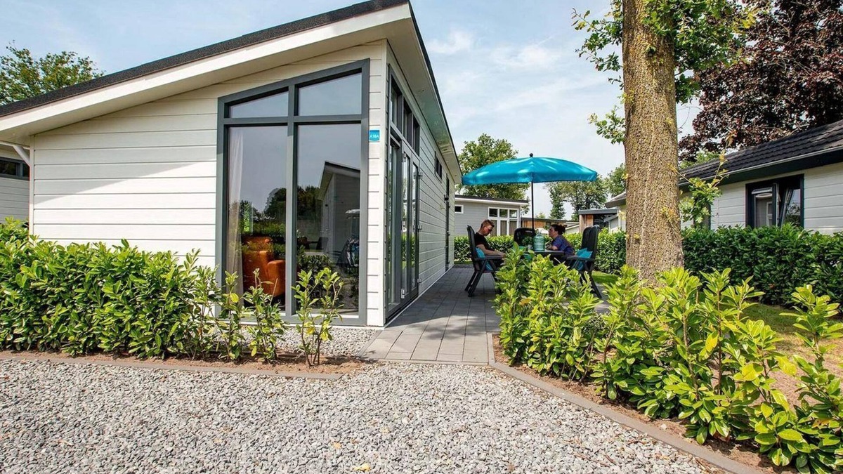 Veen Ski Chalet | ✓ Rialto at Recreatiepark het Esmeer ✓ Holiday home for 6 persons ✓ Located in Aalst (Gelderland) ✓ Waterside holiday home ✓ Book directly through the park