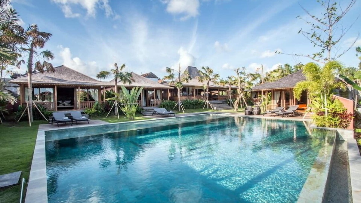 Banjar Semer Villa | Rice Field View 5BR Villa, W/Feature Jacuzzi & Gardens Located In Canggu!