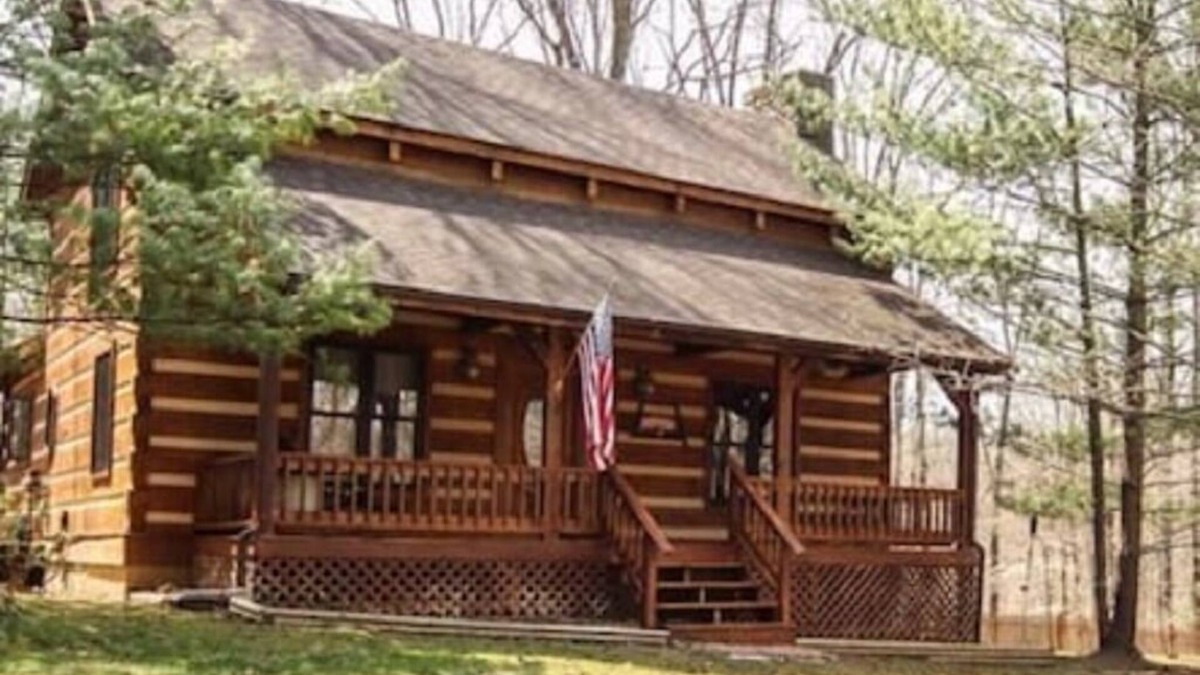 Nineveh Cabin | Rich Hardesty’s Brown County Country Cabin Treehouse Campfire Getaway
