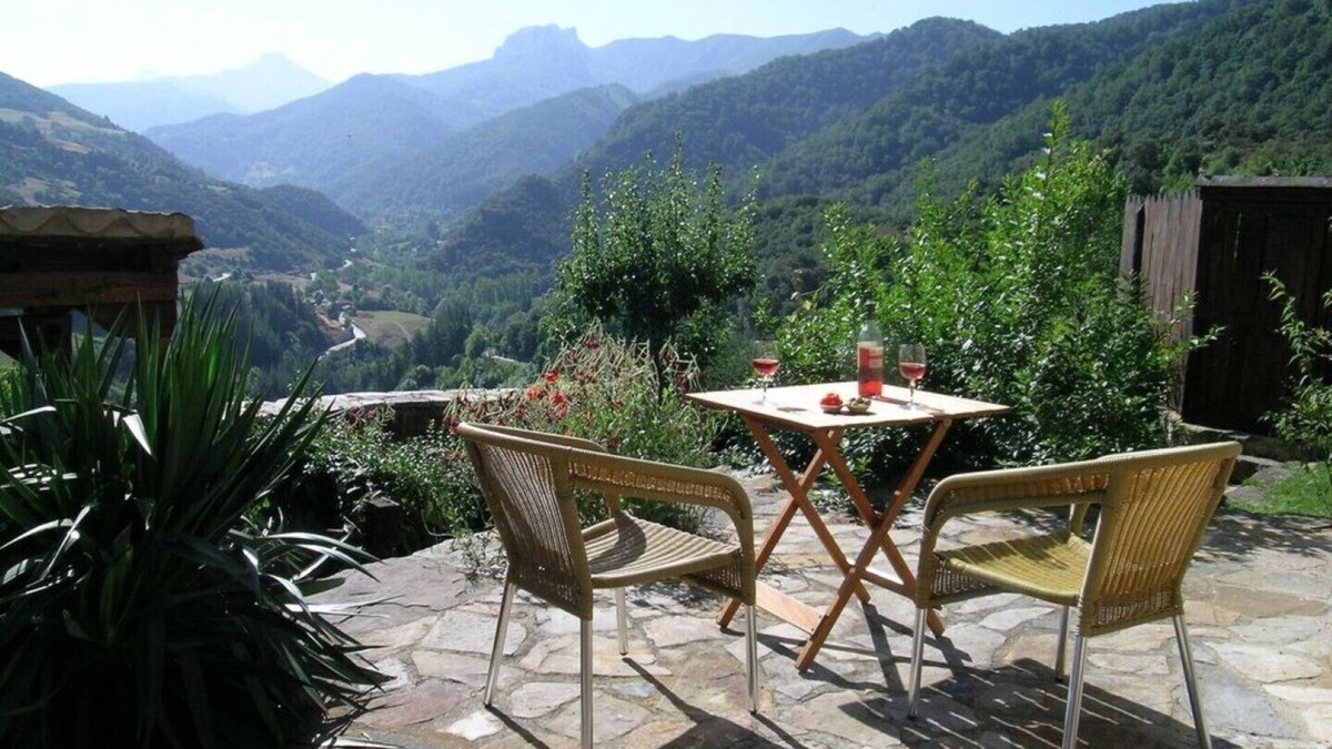 Basieda Apartment | Richard and Suzanne Aparment cozy with an incredible views, quiet Valley.