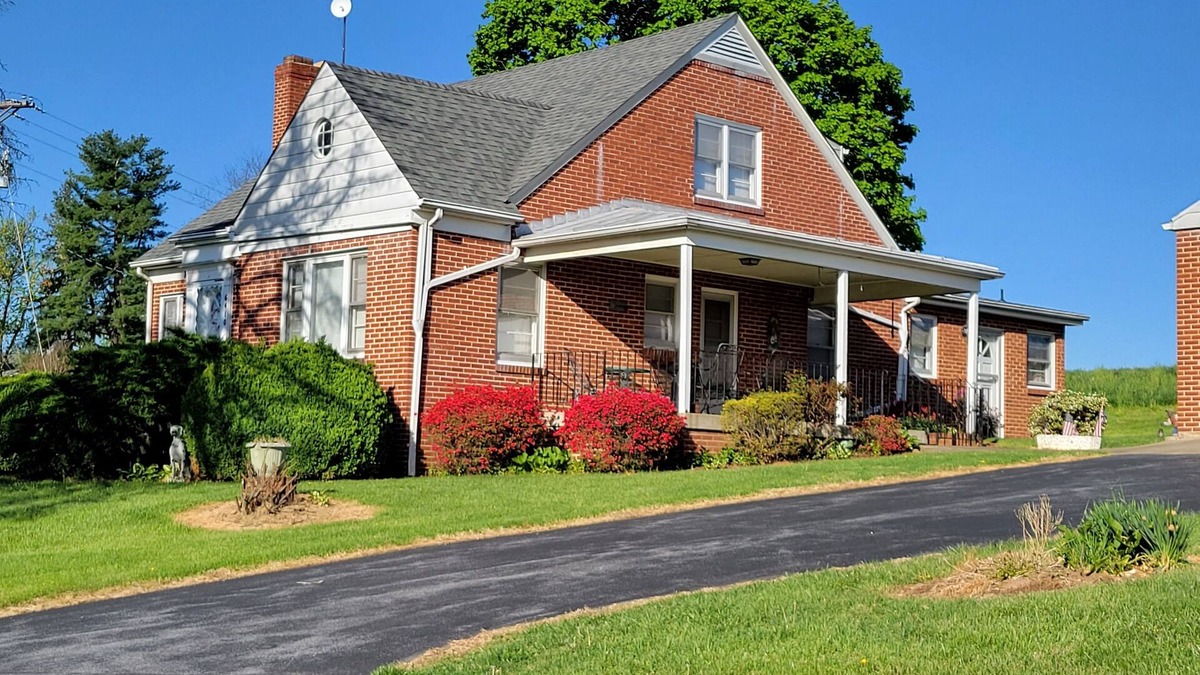 Fishers Hill House | Richard's Fruit Market farm house.