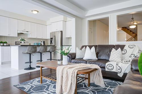 Richmond Hill Villa | Richland Modern Luxury house