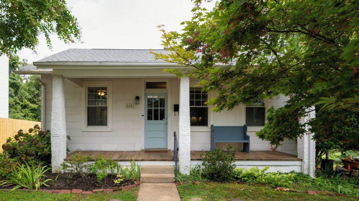 Lakeside House | Richmond, VA 1930's Bungalow with a water view! Close to Lewis Ginter, VMFA,etc.