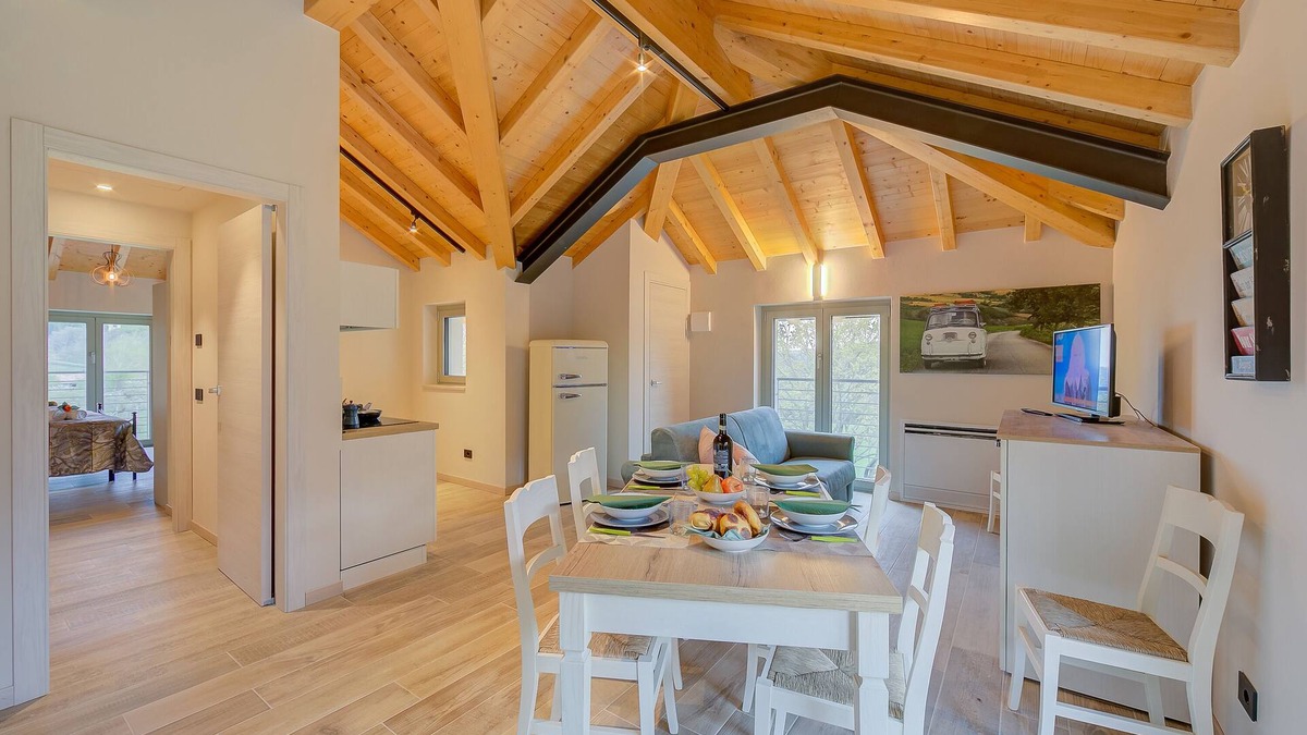 Roe Volciano Apartment | Ricomilla-Finestra Sul Verde- priv park, Roè Volciano, Italy