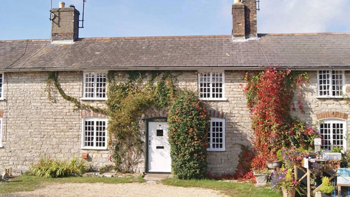 Corfe Castle Village Cottage | Riddles Cottage (Sleeps 4 + Baby)