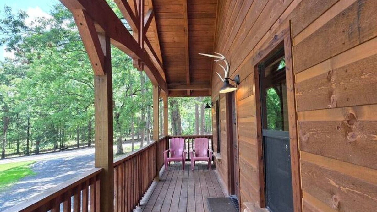 Board Camp Cabin | Ride your ATV 3 miles to WPG, Cozy Cabin, Slps 5
