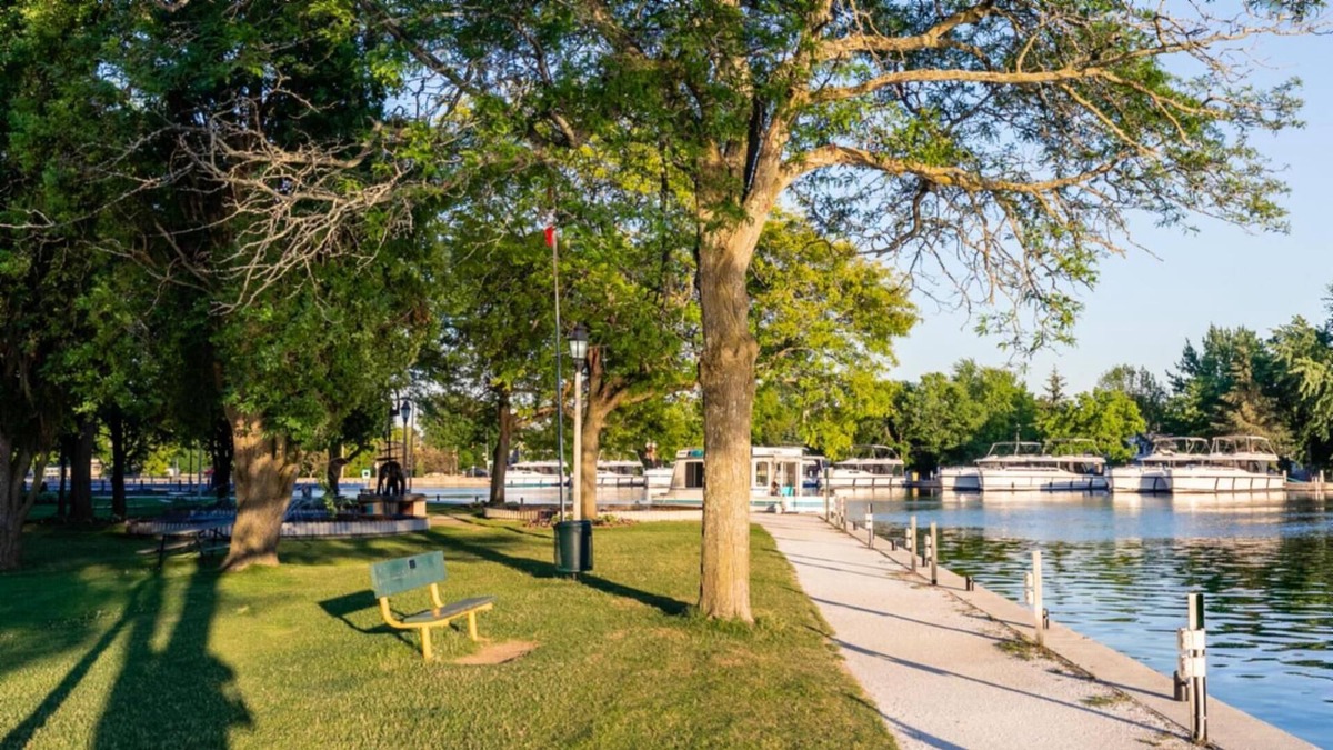Smiths Falls Apartment | Rideau 2Br Signature Apartment Free Parking