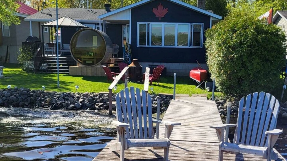 Oxford Station Cottage | Rideau River Retreat - Waterfront Home