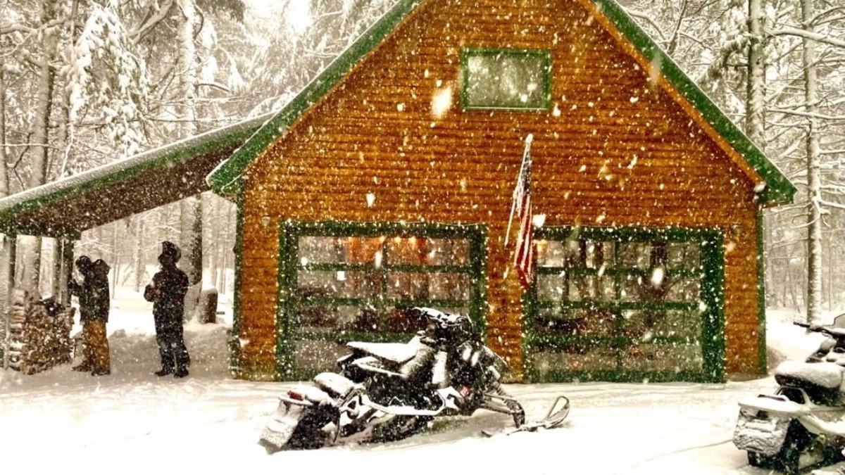 Paradise Cabin | Riders Paradise. Bunkhouse within seconds of the trail on all season road.