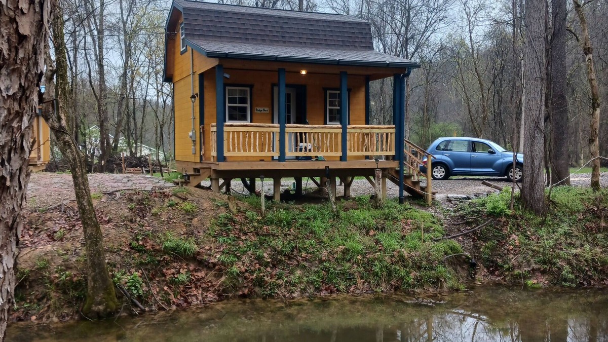 Athens Cabin | "Ridge Haus" tiny cabin on the creek at Waldbaden