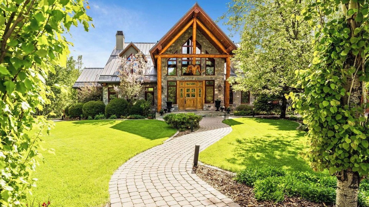 Calgary House | Ridge Meadows Estate 7BR 9BA (+30 Day Only)