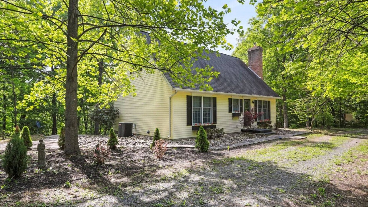 Berkeley Springs House | Ridge Top- Family and Pet friendly
