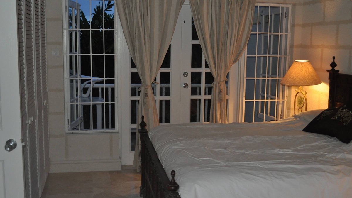 Ridge View House | Ridge View Estate Home -1 bedroom - Car optional