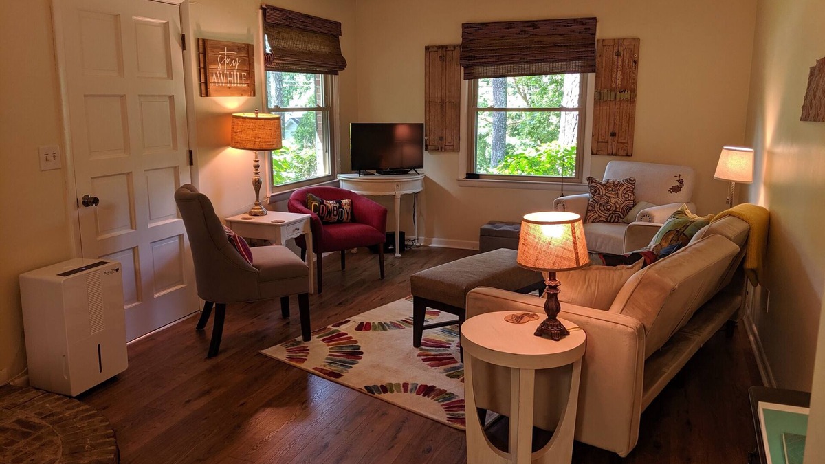 Ridgetop House | Ridgetop Retreat! 16 miles from Nashville. Quiet property on a dead end street.
