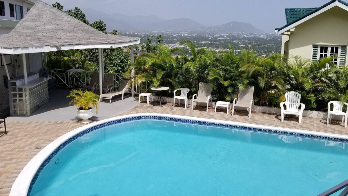 Saint Andrew Apartment | Ridgeview Suite 4