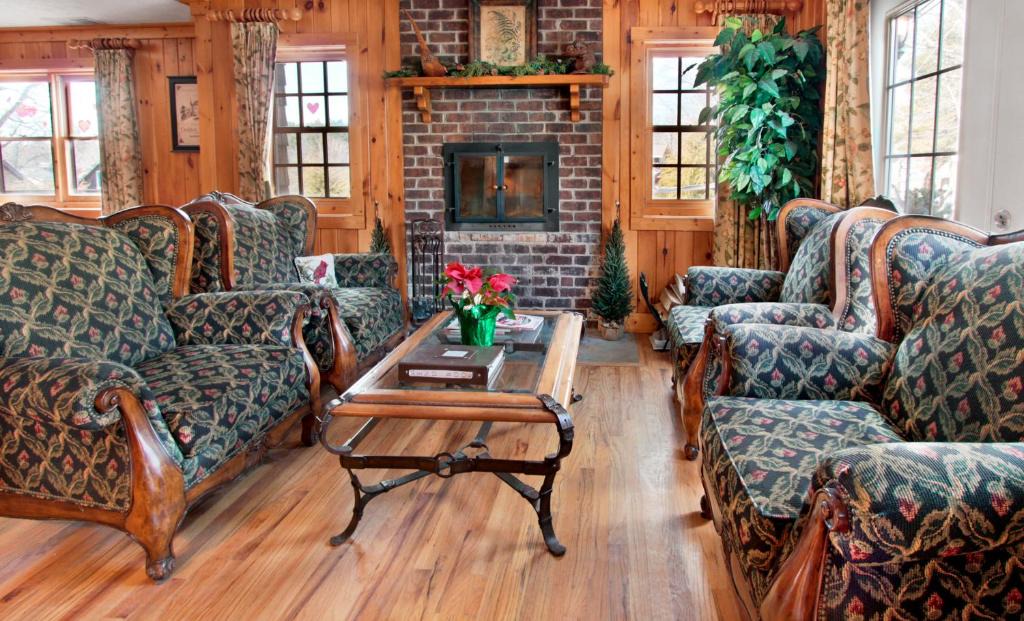 Blowing Rock Hotel | Ridgeway Inn - Blowing Rock